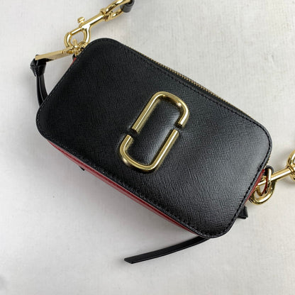 【中古品】【レディース】 MARC JACOBS マークジェイコブス THE SNAPSHOT DTM ザ スナップショット カバン バッグ かばん 鞄 ショルダーバッグ BLACK/RED ※汚れ・金属部スレキズあり 180-260830-io-02-fuzh カラー：ブラックレッド 万代Net店