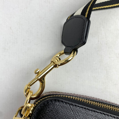 【中古品】【レディース】 MARC JACOBS マークジェイコブス THE SNAPSHOT DTM ザ スナップショット カバン バッグ かばん 鞄 ショルダーバッグ BLACK/RED ※汚れ・金属部スレキズあり 180-260830-io-02-fuzh カラー：ブラックレッド 万代Net店