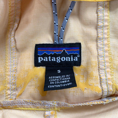 【中古品】【メンズ】 PATAGONIA パタゴニア 83113 PNEUMATIC PULLOVER ニューマティック プルオーバー マウンテン パーカー ジャケット コート アウター 古着 144-260306-mh-07-fuz サイズ：S カラー：イエロー パープル 万代Net店