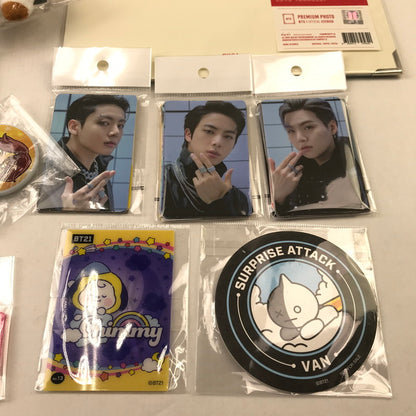 【中古品】 BTS グッズ 防弾少年団 SUGA プレミアムフォト テテ アクリルルーミー ジン マスコットキーホルダー 缶バッチ トレカ 084-251211-io-03-fuz 万代Net店