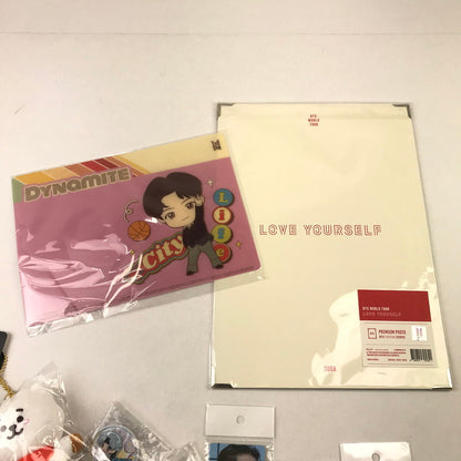 【中古品】 BTS グッズ 防弾少年団 SUGA プレミアムフォト テテ アクリルルーミー ジン マスコットキーホルダー 缶バッチ トレカ 084-251211-io-03-fuz 万代Net店