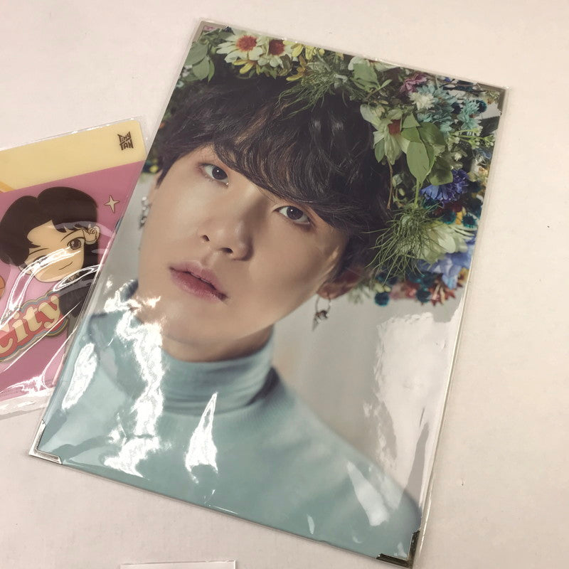 【中古品】 BTS グッズ 防弾少年団 SUGA プレミアムフォト テテ アクリルルーミー ジン マスコットキーホルダー 缶バッチ トレカ 084-251211-io-03-fuz 万代Net店