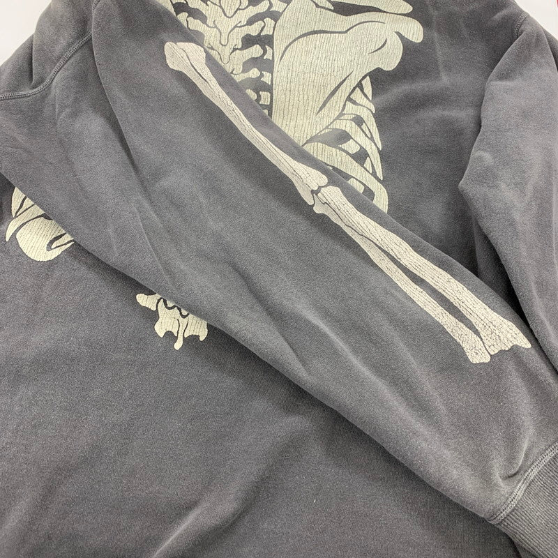 【中古品】【メンズ】 SAINT MICHAEL セントマイケル SM-A22-0000-080 BONE HOODIE ボーン プリント プルオーバー パーカー トップス 古着 140-251203-mh-08-fuz サイズ：XL カラー：グレー 万代Net店