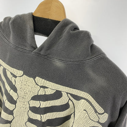 【中古品】【メンズ】 SAINT MICHAEL セントマイケル SM-A22-0000-080 BONE HOODIE ボーン プリント プルオーバー パーカー トップス 古着 140-251203-mh-08-fuz サイズ：XL カラー：グレー 万代Net店