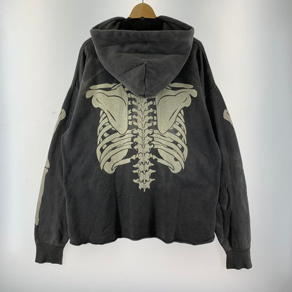 【中古品】【メンズ】 SAINT MICHAEL セントマイケル SM-A22-0000-080 BONE HOODIE ボーン プリント プルオーバー パーカー トップス 古着 140-251203-mh-08-fuz サイズ：XL カラー：グレー 万代Net店