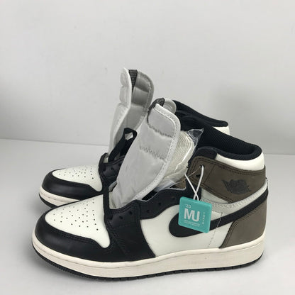 【中古美品】【レディース】 NIKE ナイキ 575441-105 AIR JORDAN 1 RETRO HIGH OG GS DARK MOCHA GS エアジョーダン1 レトロ ハイ OG GS ダークモカ スニーカー 靴 166-260113-mh-02-fuz サイズ：23.5 カラー：ホワイト 万代Net店