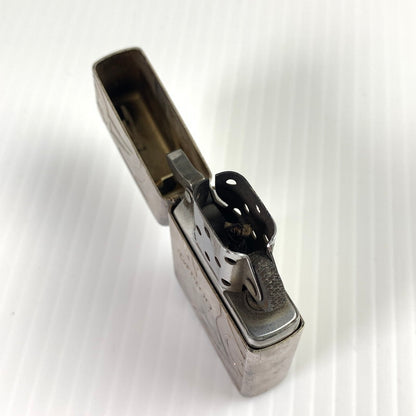 【中古品】【メンズ】 ZIPPO ジッポ オイルライター 喫煙具 ライター TATTOO09年製 本体のみ ※キズ・使用感あり 206-261013-io-34-fuzh カラー：シルバー 万代Net店