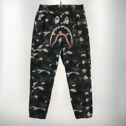 【中古品】【メンズ】 A BATHING APE ア ベイシング エイプ EASY PANT シャーク プリント イージー パンツ ボトムス 古着 153-260311-mh-16-fuz サイズ：M カラー：カモ 万代Net店