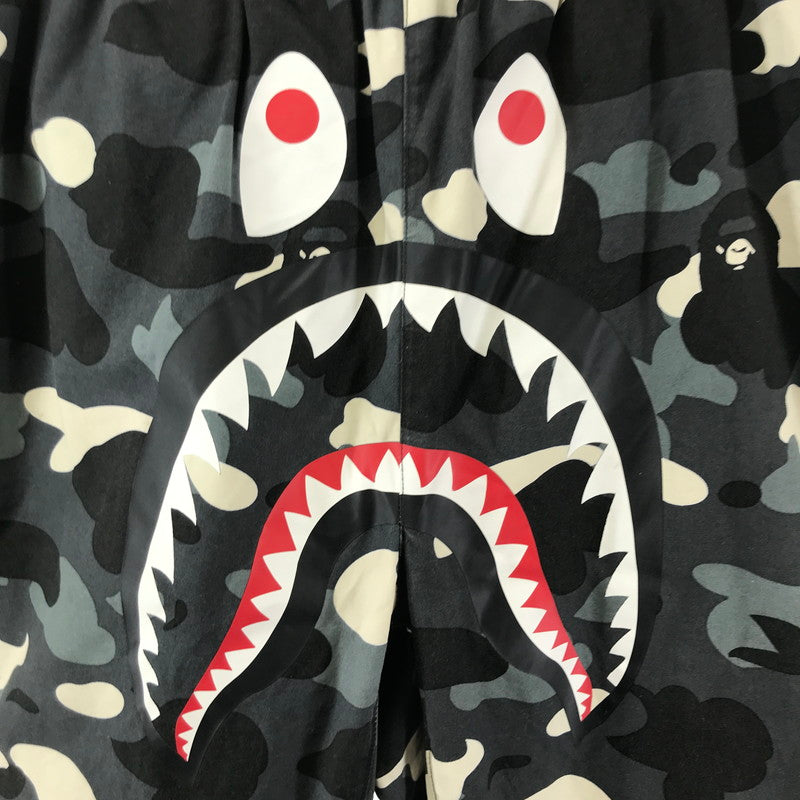 【中古品】【メンズ】 A BATHING APE ア ベイシング エイプ EASY PANT シャーク プリント イージー パンツ ボトムス 古着 153-260311-mh-16-fuz サイズ：M カラー：カモ 万代Net店