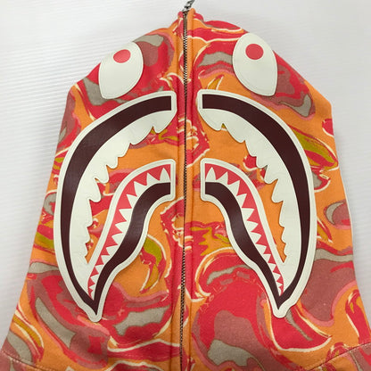 【中古品】【メンズ】 A BATHING APE アベイシングエイプ MARBLING CAMO SHARK RELAXED FIT FULL ZIP HOODIE マーブル カモ シャーク ジップ フーディ パーカー トップス 古着 142-260309-mh-06-fuz サイズ：S カラー：オレンジ 万代Net店