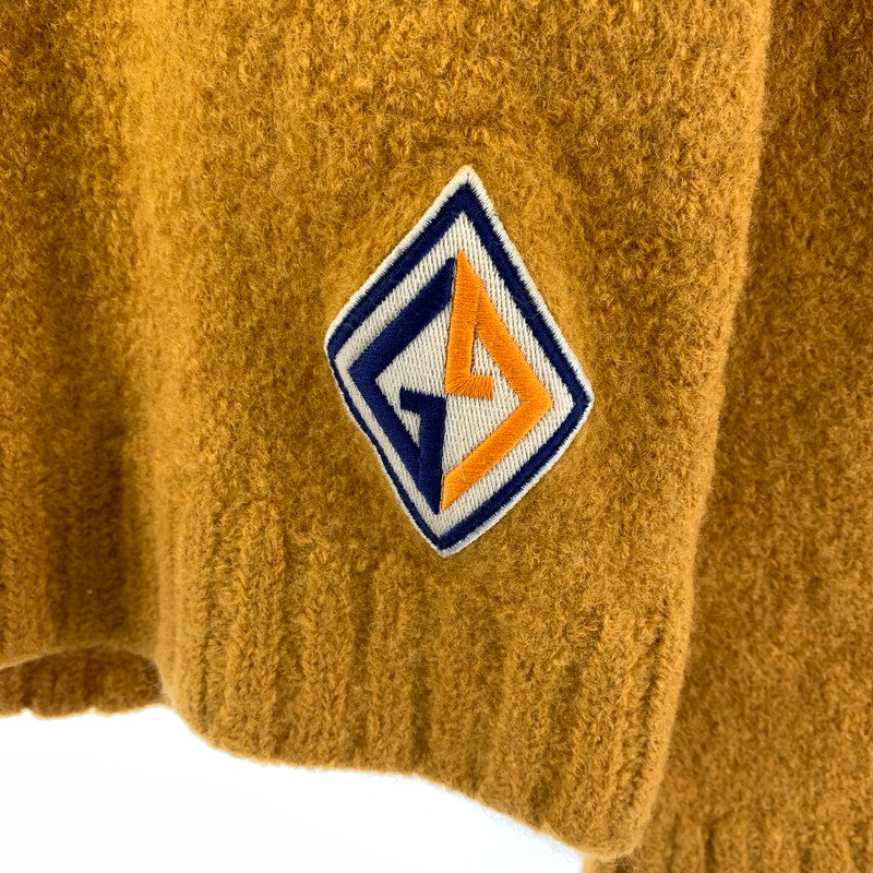 【中古品】【レディース】 GUCCI グッチ 571545-XKA05 V NECK KNIT Vネック ニット セーター ロゴ パッチ トップス 古着 168-260318-mh-05-fuz サイズ：L カラー：マスタード 万代Net店