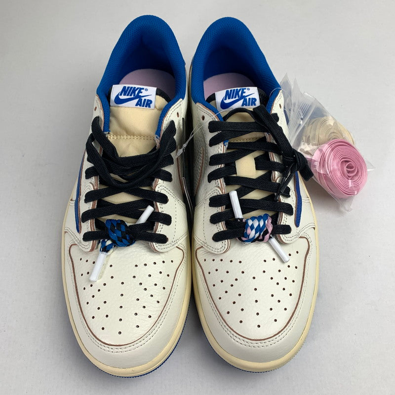 【中古美品】【メンズ】 NIKE ナイキ DM7866-104 FRAGMENT DESIGN×TRAVIS SCOTT AIR JORDAN 1 LOW フラグメント デザイン × トラヴィス・スコット × エアジョーダン 1 ロー OG スニーカー 靴 シューズ 160-260323-mh-12-fuz サイズ：28 カラー：ホワイト ブルー 万代Net店