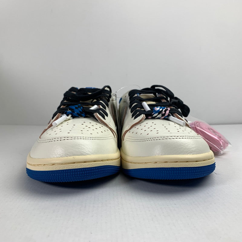 【中古美品】【メンズ】 NIKE ナイキ DM7866-104 FRAGMENT DESIGN×TRAVIS SCOTT AIR JORDAN 1 LOW フラグメント デザイン × トラヴィス・スコット × エアジョーダン 1 ロー OG スニーカー 靴 シューズ 160-260323-mh-12-fuz サイズ：28 カラー：ホワイト ブルー 万代Net店