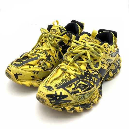【中古品】【メンズ】 542023 TRACK GRAFFITI SNEAKERS グラフティ スニーカー シューズ 靴 183-260425-gm-39-fuz サイズ：27.5cm カラー：イエロー 総柄 万代Net店