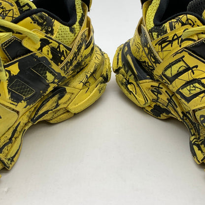 【中古品】【メンズ】 542023 TRACK GRAFFITI SNEAKERS グラフティ スニーカー シューズ 靴 183-260425-gm-39-fuz サイズ：27.5cm カラー：イエロー 総柄 万代Net店