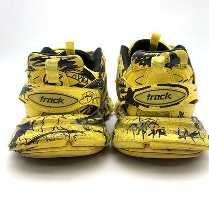 【中古品】【メンズ】 542023 TRACK GRAFFITI SNEAKERS グラフティ スニーカー シューズ 靴 183-260425-gm-39-fuz サイズ：27.5cm カラー：イエロー 総柄 万代Net店