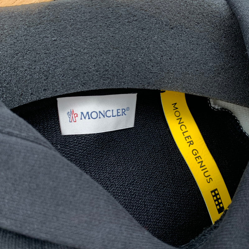 【中古品】【メンズ】 MONCLER×PALM ANGELS モンクレール×パームエンジェルス HOODIE MIT WAPPEN パーカー フーディー ブランド 古着 141-260506-gm-23-fuz サイズ：M カラー：ブラック 万代Net店