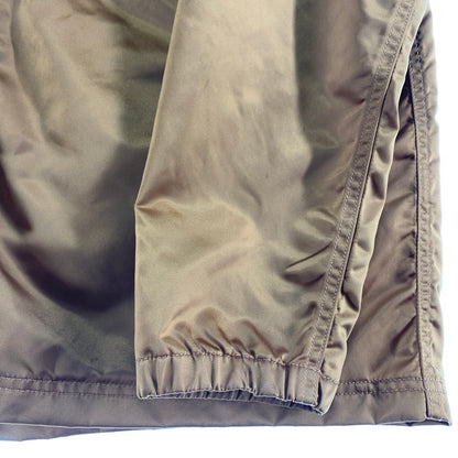 【中古品】【メンズ】 PLEASURES プレジャーズ ナイロンジャケット 上着 アウター BROWN/SIZE:L ※汚れ・ほつれ・使用感あり 142-260916-io-07-fuzh カラー：ブラウン 万代Net店