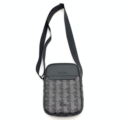 【中古品】【メンズ/レディース】 LACOSTE MONOGRAM VERTICAL SHOULDER BAG ラコステ モノグラム ショルダーバッグ ブランド カバン 188-260523-gm-19-fuzh カラー：ブラック 万代Net店
