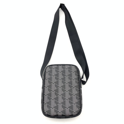 【中古品】【メンズ/レディース】 LACOSTE MONOGRAM VERTICAL SHOULDER BAG ラコステ モノグラム ショルダーバッグ ブランド カバン 188-260523-gm-19-fuzh カラー：ブラック 万代Net店