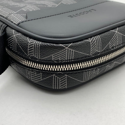 【中古品】【メンズ/レディース】 LACOSTE MONOGRAM VERTICAL SHOULDER BAG ラコステ モノグラム ショルダーバッグ ブランド カバン 188-260523-gm-19-fuzh カラー：ブラック 万代Net店