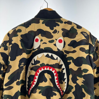 【中古品】【メンズ】 A BATHING APE ア ベイシング エイプ 001HJD301009X 1ST CAMO SHARK MA-1 シャーク エムエーワン ジャケット アウター コート 古着 142-260603-mh-12-fuz サイズ：S カラー：カモ 万代Net店