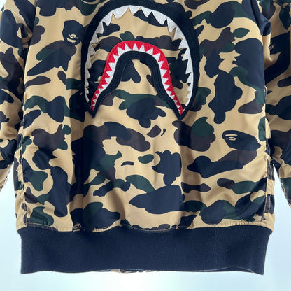 【中古品】【メンズ】 A BATHING APE ア ベイシング エイプ 001HJD301009X 1ST CAMO SHARK MA-1 シャーク エムエーワン ジャケット アウター コート 古着 142-260603-mh-12-fuz サイズ：S カラー：カモ 万代Net店