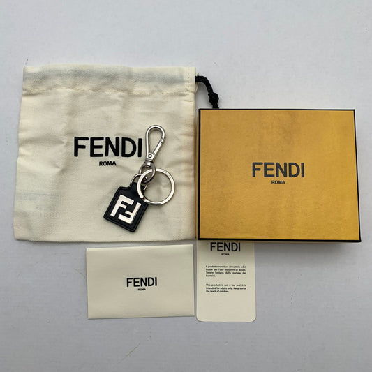 【中古品】【レディース】 FENDI フェンディ 7AP078-AFF2 スクエアFFレザーキーホルダー BLACK 保存袋、箱付属 182-260528-io-05-fuzh 万代Net店