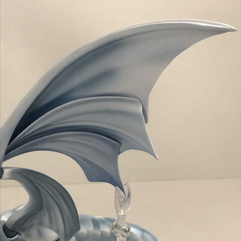 【中古品】 完備品 S.H.モンスターアーツ 遊☆戯☆王デュエルモンスターズ 青眼の白龍 ブルーアイズ・ホワイト・ドラゴン フィギュア ※外箱傷みあり 051-261006-io-24-fuzh 万代Net店