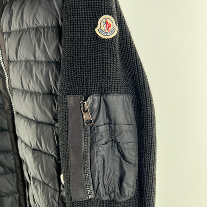 【中古品】【メンズ】 MONCLER モンクレール D20919402800-94789 MAGLIONE TRICOT CARDIGAN ダウン ジャケット ニット アウター コート 古着 141-260603-mh-09-fuz サイズ：S カラー：ブラック 万代Net店
