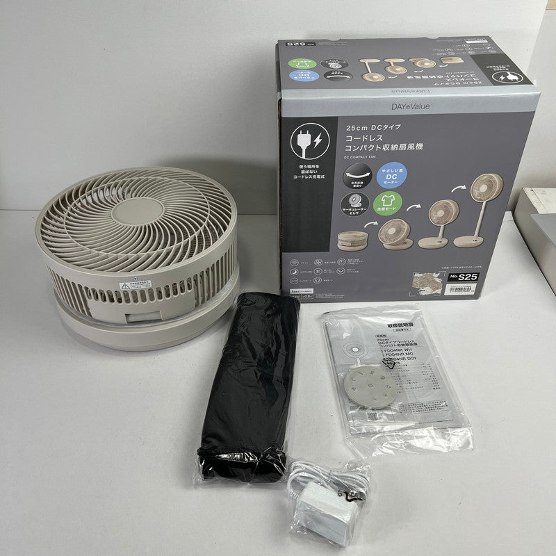 【中古美品】 NITORI ニトリ 折り畳み コードレス コンパクト 収納 扇風機 DCタイプ 25cm FD04NR-MO 099-260607-mh-14-fuz 万代Net店