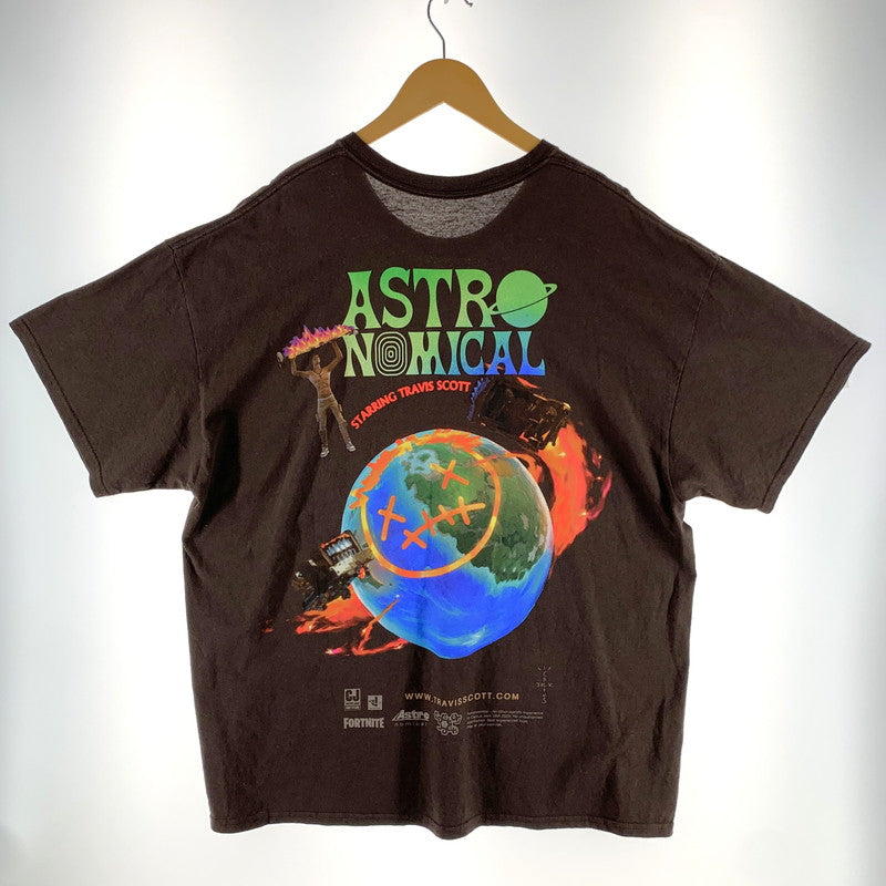 【中古品】【メンズ】 TRAVIS SCOTT × FORTNITE トラヴィス・スコット×フォートナイト コラボ Astronomical Fortnite S/S TEE 半袖Tシャツ 142-260615-vt-95-fuzh サイズ：XL カラー：ブラウン 万代Net店