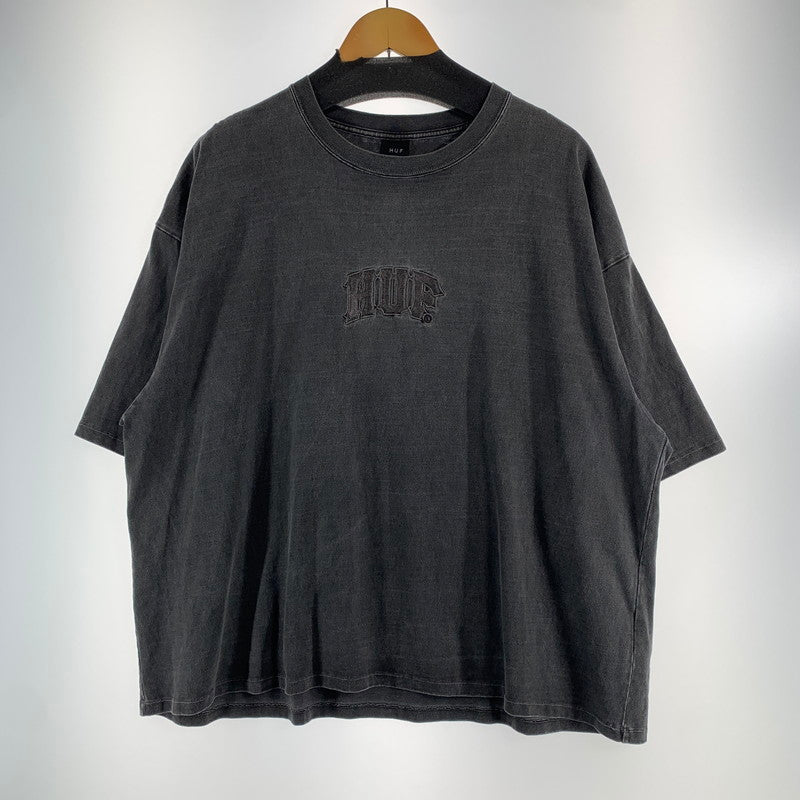 【中古品】【メンズ】 HUF ハフ CLASSIC ARCH WIDE CREW 半袖 Tシャツ トップス 古着 142-260622-mh-06-fuzh サイズ：XL カラー：インクブラック 万代Net店