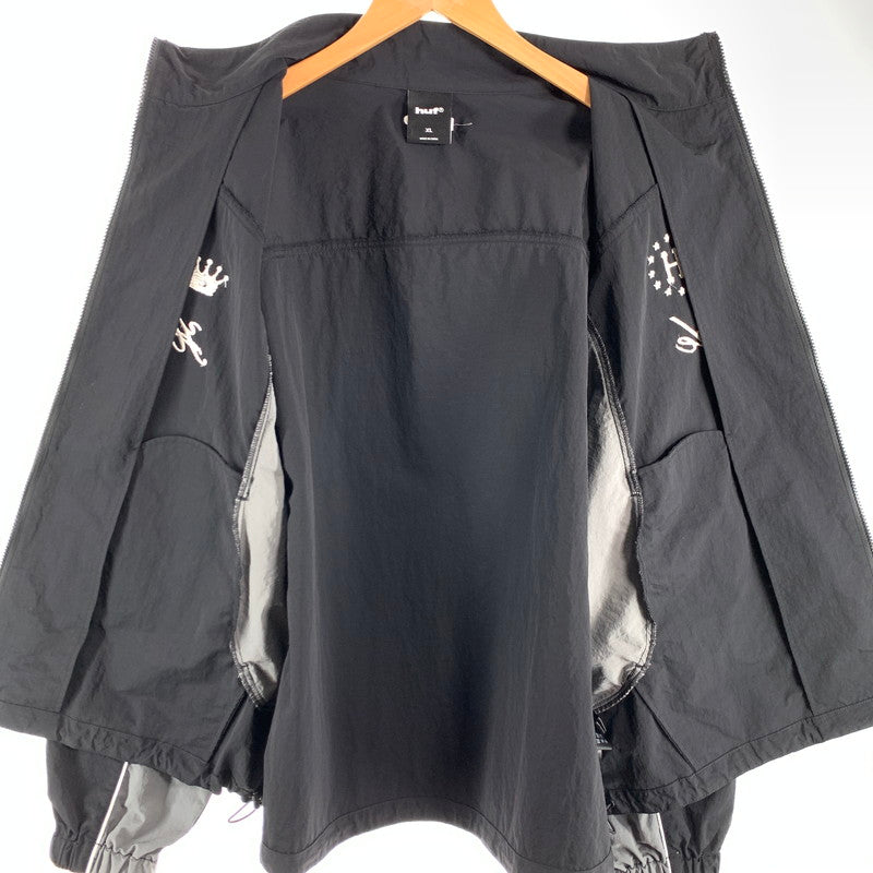 【中古品】【メンズ】 HUF ANTHEM TRACK JACKET ハフ トラックジャケット オーバーサイズ ナイロンジャケット ブルゾン アウター 古着 142-260627-gm-24-fuz サイズ：XL カラー：グレー ブラック 万代Net店
