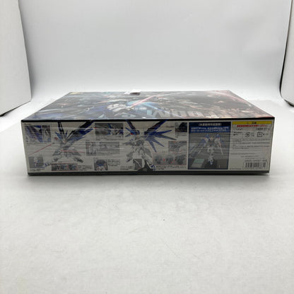 【中古美品】 MG 1 100 フリーダムガンダム Ver.2.0 赤ロゴ版 プラモデル 058-260724-ky-17-fuzh 万代Net店