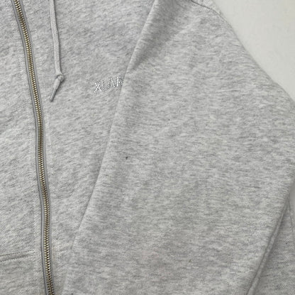 【中古品】【メンズ】 XLARGE RHINESTONE OG ZIP HOODED エクストララージ ジップ フーディー パーカー ブランド 古着 142-260628-gm-02-fuz サイズ：M カラー：ライトグレー 万代Net店