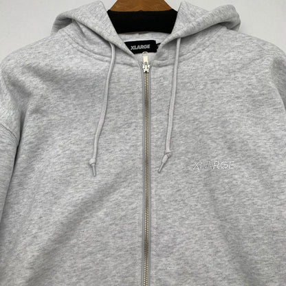 【中古品】【メンズ】 XLARGE RHINESTONE OG ZIP HOODED エクストララージ ジップ フーディー パーカー ブランド 古着 142-260628-gm-02-fuz サイズ：M カラー：ライトグレー 万代Net店