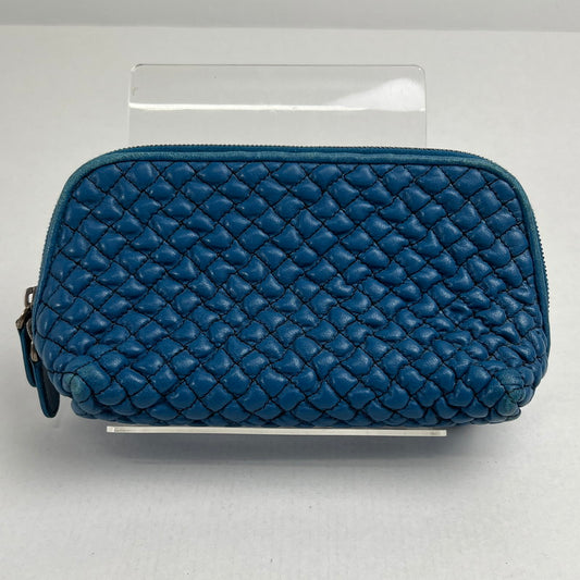 【中古品】【レディース】 BOTTEGA VENETA ボッテガ・ヴェネタ イントレチャート レザーポーチ ブルー ※角スレ・使用感有 180-260705-io-02-fuzh 万代Net店