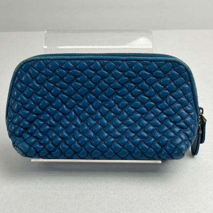 【中古品】【レディース】 BOTTEGA VENETA ボッテガ・ヴェネタ イントレチャート レザーポーチ ブルー ※角スレ・使用感有 180-260705-io-02-fuzh 万代Net店