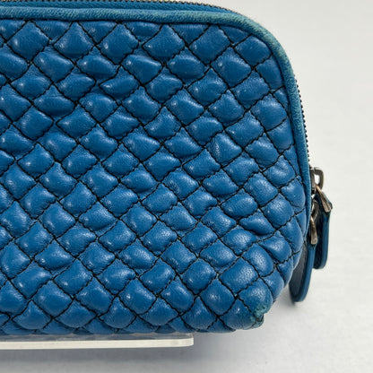 【中古品】【レディース】 BOTTEGA VENETA ボッテガ・ヴェネタ イントレチャート レザーポーチ ブルー ※角スレ・使用感有 180-260705-io-02-fuzh 万代Net店