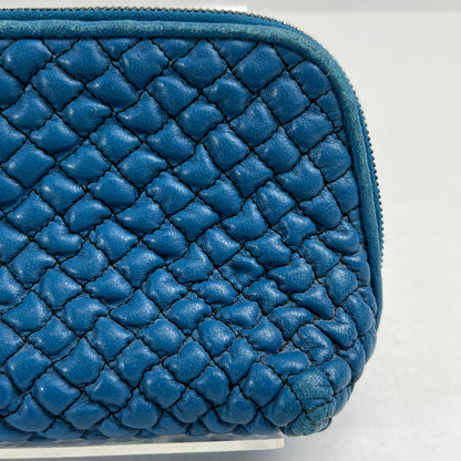 【中古品】【レディース】 BOTTEGA VENETA ボッテガ・ヴェネタ イントレチャート レザーポーチ ブルー ※角スレ・使用感有 180-260705-io-02-fuzh 万代Net店