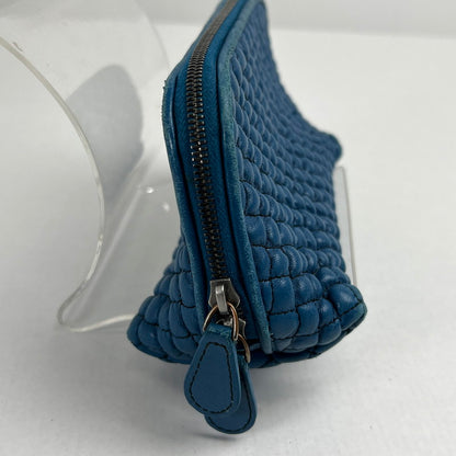【中古品】【レディース】 BOTTEGA VENETA ボッテガ・ヴェネタ イントレチャート レザーポーチ ブルー ※角スレ・使用感有 180-260705-io-02-fuzh 万代Net店