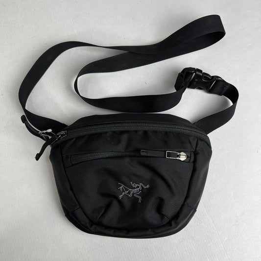 【中古品】【メンズ/レディース】 ARC'TERYX アークテリクス MAKA 1 WAISTPACK マカ 1 ウエストパック ショルダーバッグ 188-260710-ny-09-fuzh カラー：ブラック 万代Net店
