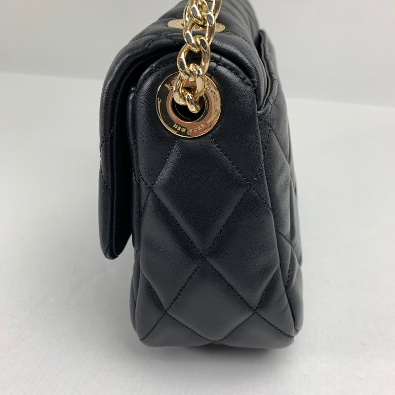 【中古品】 KATE SPADE NEW YORK ケイトスペードニューヨーク キャリー スモール フラップ クロスボディ カラーBLACK.ゴールド キルティング ショルダー カバン 180-260714-ky-08-fuzh 万代Net店