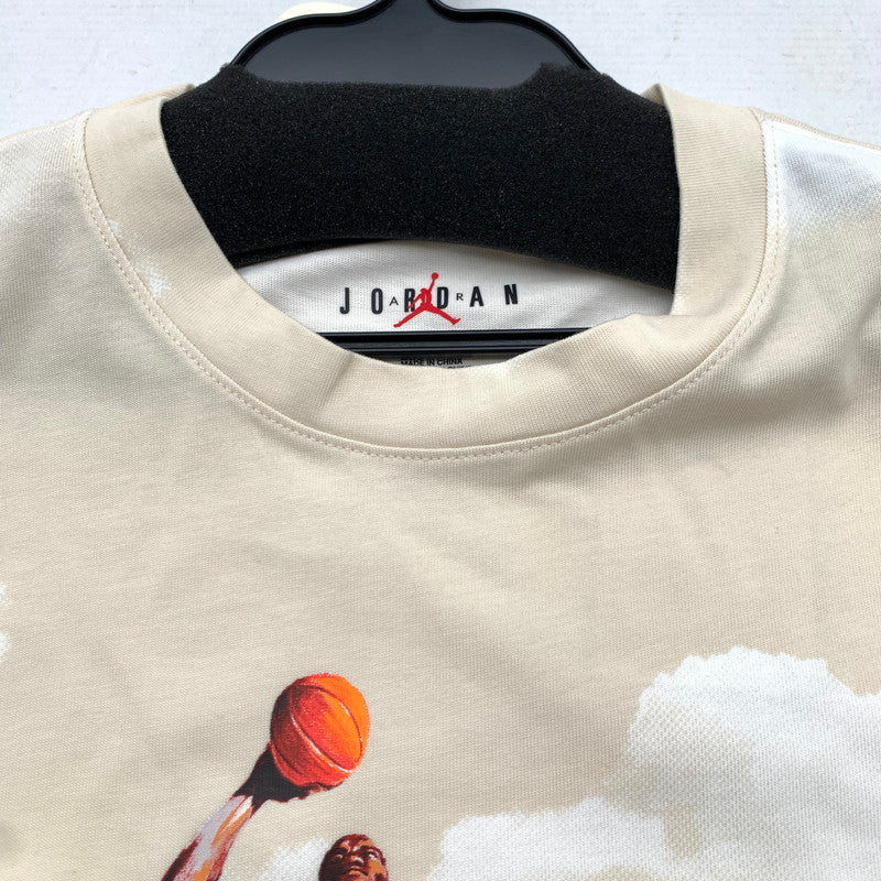 【中古品】【メンズ】 NIKE ナイキ DM1437-133 AIR JORDAN CASUAL PRINTING ROUND NECK PULLOVER SS エアジョーダン プリント 半袖 トップス Tシャツ 古着 148-260724-mh-11-fuzh サイズ：2Xl カラー：ホワイト ベージュ 万代Net店