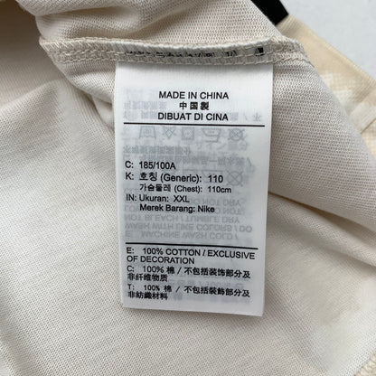【中古品】【メンズ】 NIKE ナイキ DM1437-133 AIR JORDAN CASUAL PRINTING ROUND NECK PULLOVER SS エアージョーダン Tシャツ WHITE.BEIGE SIZE:2XL タグ付 ※汚れあり 148-260815-io-09-fuzh カラー：ホワイト/ベージュ 万代Net店