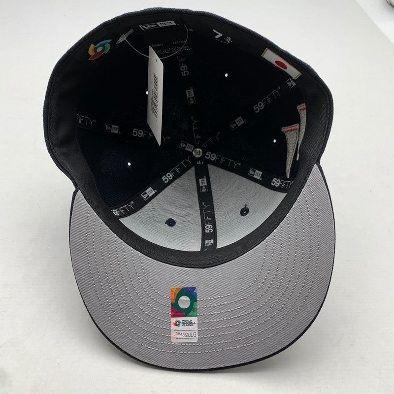 【中古品】【メンズ】 NEWERA×ATMOS ニューエラ アトモス 59FIFTY WBC J LOGO SIDE FLAG NAVY SIZE:61.5㎝ 2026 限定 タグ付 帽子 キャップ 185-260811-io-50-fuzh サイズ：61.5 カラー：ネイビー 万代Net店