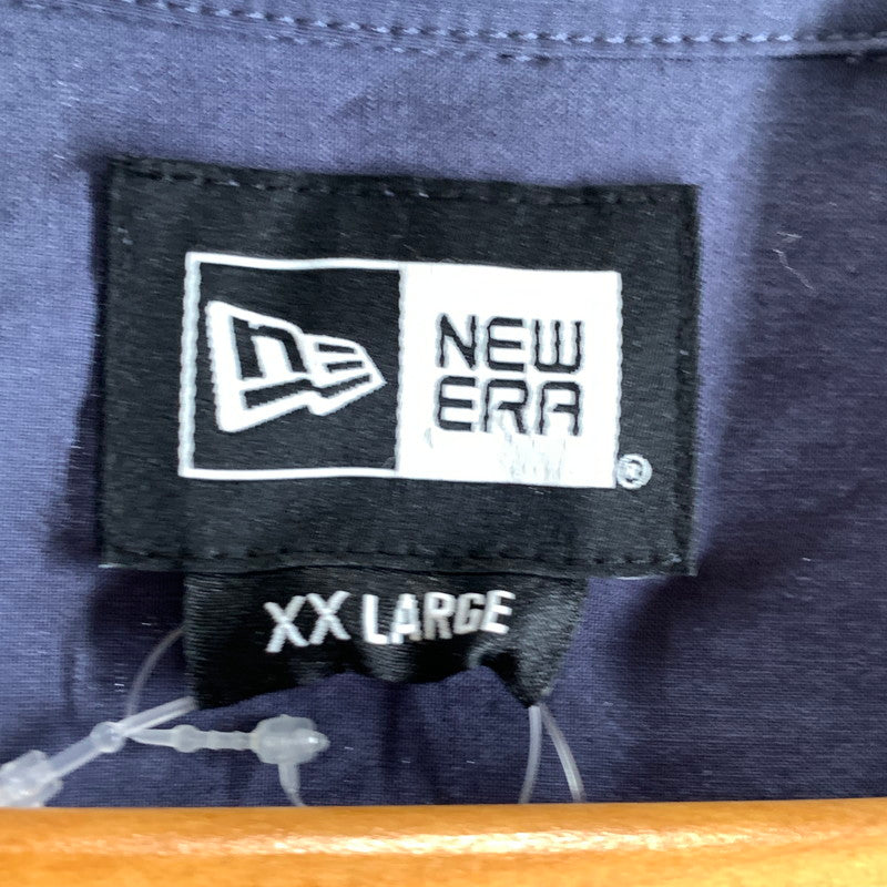 【中古美品】【メンズ】 NEWERA ニューエラ SS SHIRT スーベニア 半袖 シャツ 刺繍 ニューヨークヤンキース タグ付き 142-260803-ny-11-fuzh サイズ：XXL カラー：ダークブルー 万代Net店