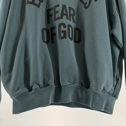 【中古品】【メンズ】 FOG ESSENTIALS エフオージーエッセンシャルズ ARCH LOGO CREWNECK アーチ ロゴ クルーネック トレーナー スウェット トップス 古着 142-260729-mh-19-fuzh サイズ：M カラー：ダークブルー 万代Net店