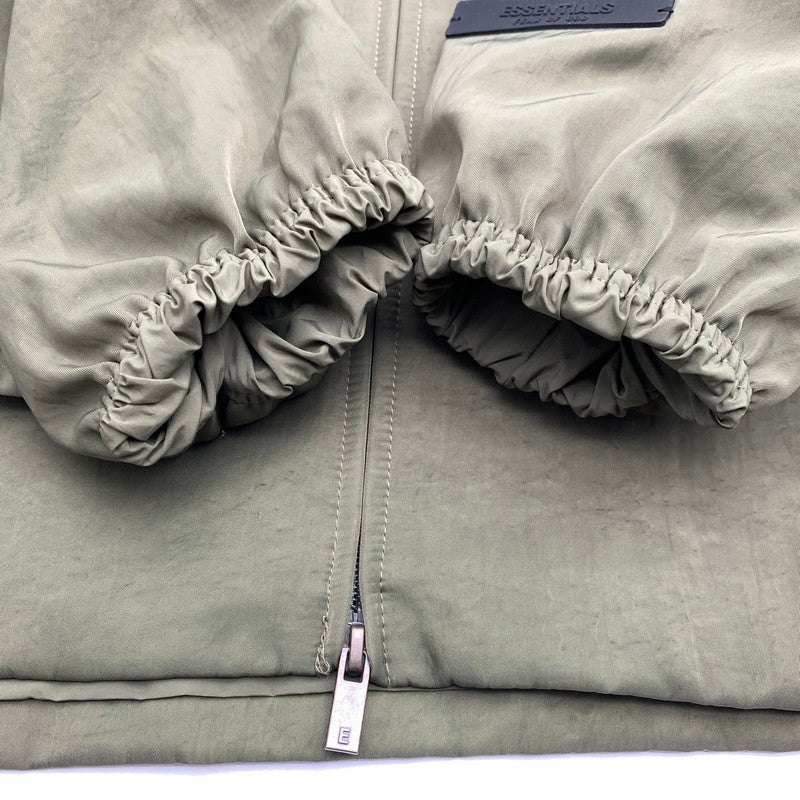 【中古品】【メンズ】 FOG ESSENTIALS エフオージーエッセンシャルズ TEXTURED NYLON TRUCKER JACKET テクスチャード ナイロン トラックジャケット KHAKI SIZE:M 142-260719-io-59-fuzh 万代Net店